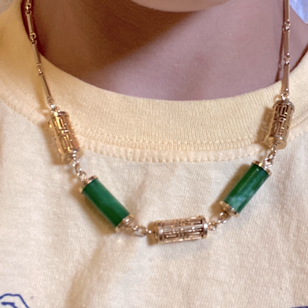 Gold and green shorter necklace